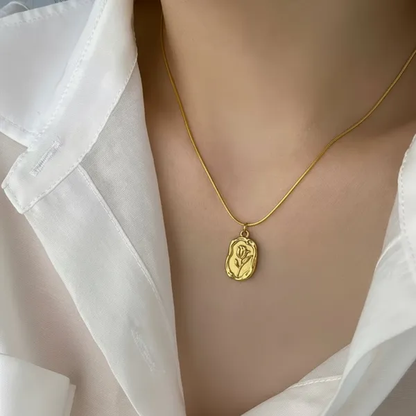 Golden_Stainless_Steel_And_Hypoallergenic_Coating_Necklace_For_Women